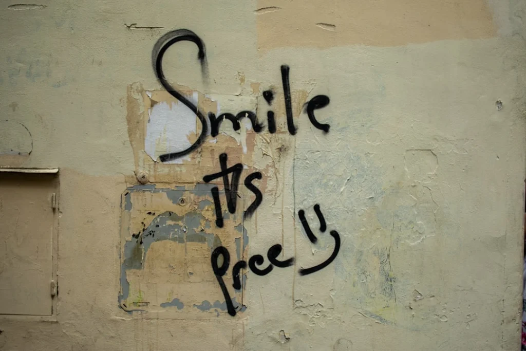 Ein Lächeln kostet nichts, aber es gibt viel